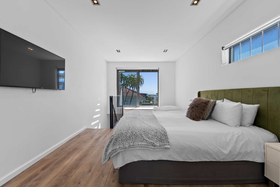 8 Bedroom Property for Sale in Camps Bay Western Cape